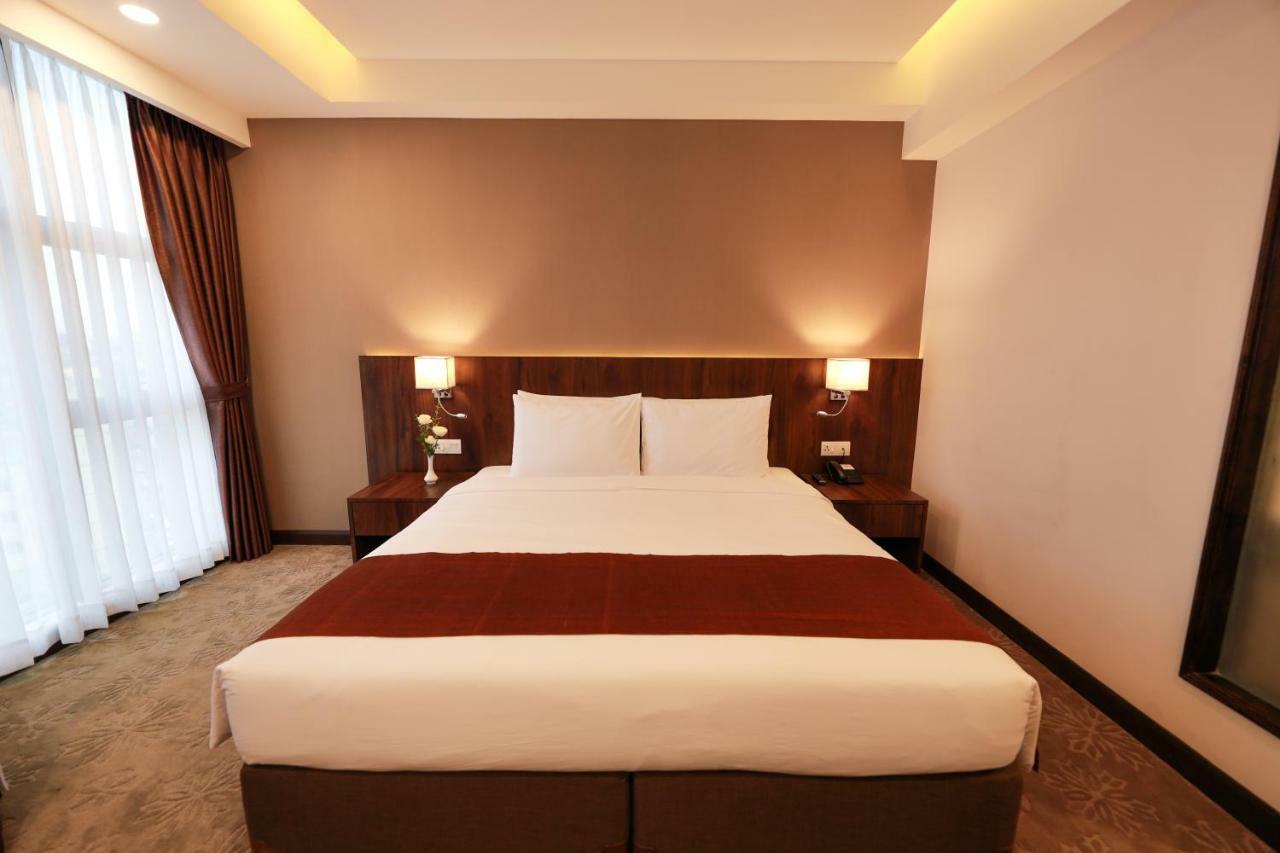 Hlaine Tet Hotel Yangon Exterior photo