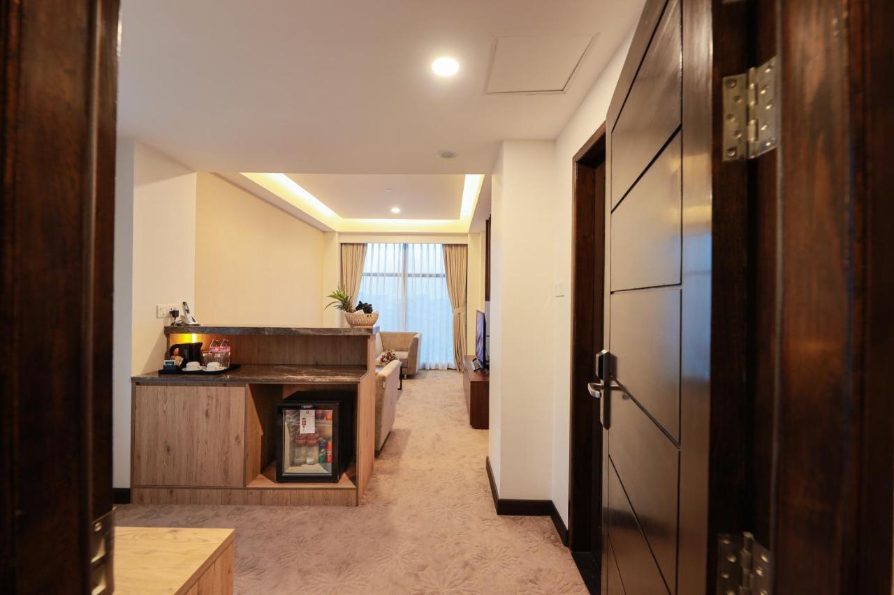 Hlaine Tet Hotel Yangon Exterior photo