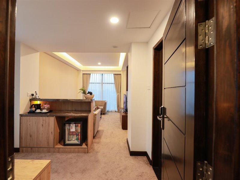 Hlaine Tet Hotel Yangon Exterior photo